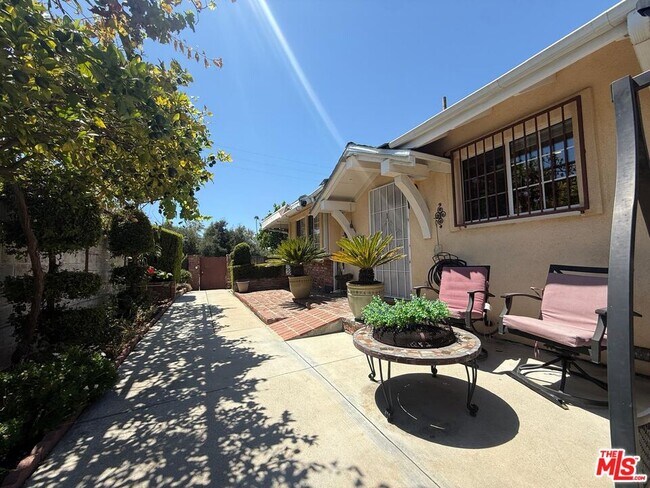 Building Photo - 6024 Coldwater Canyon Ave
