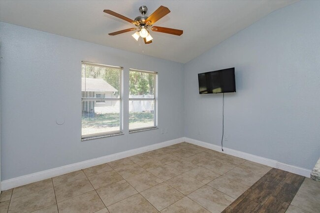 Building Photo - 3/1 Home With A Detached 1/1 Bd In-Law Suite And Detached Airconditioned Metal Storage