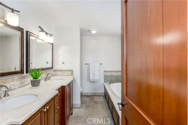 Building Photo - 2816 Manhattan Ave