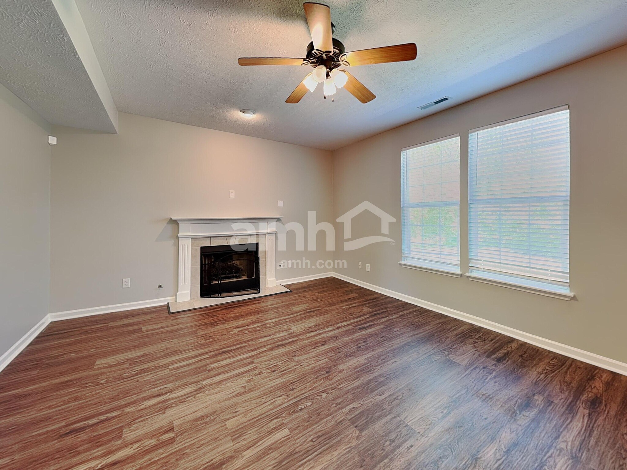 Building Photo - 5808 W Port Dr