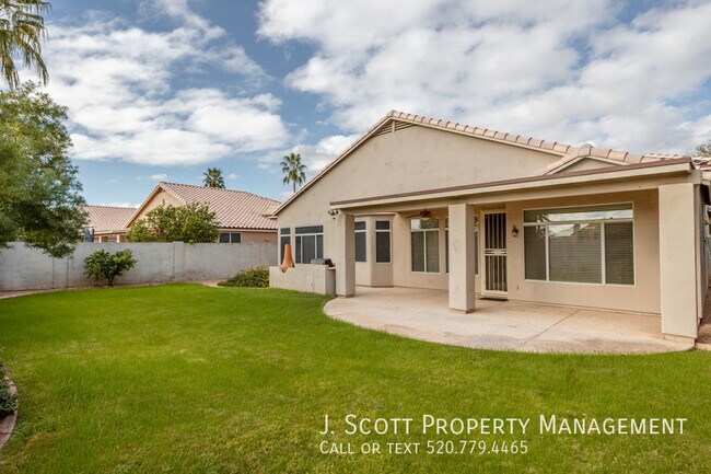 Building Photo - 7417 W Candelaria Dr