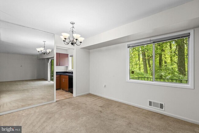 Building Photo - 10643 Weymouth St