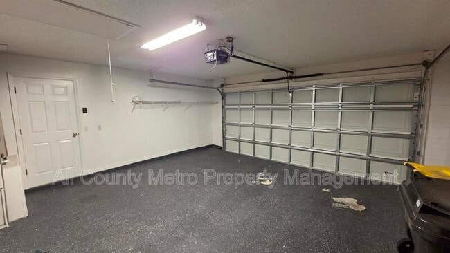 Building Photo - 261 Daisy Estates Dr