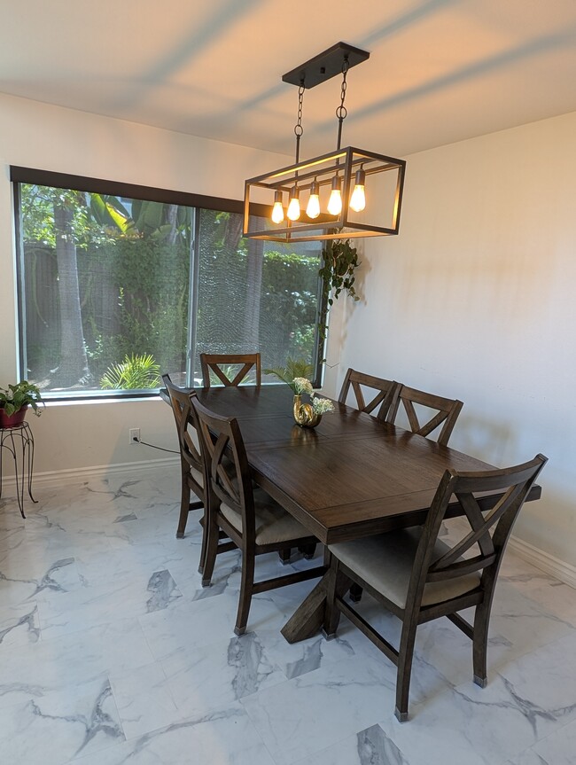 Building Photo - 42 Almond Tree Ln