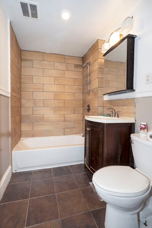 Building Photo - 117 Medford St