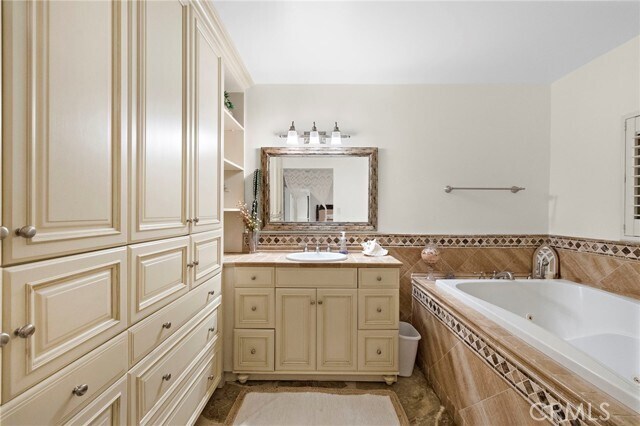 Building Photo - 4621 Wayne Rd