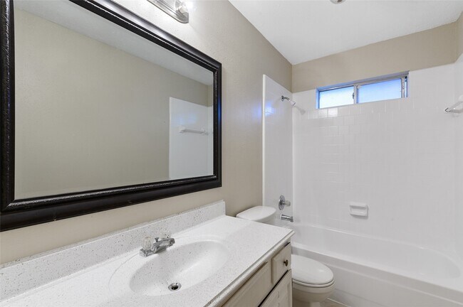 Building Photo - 18067 Garden Manor Dr
