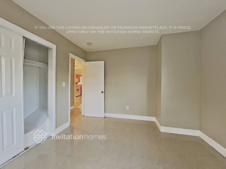 Building Photo - 5560 SW 7th Ct