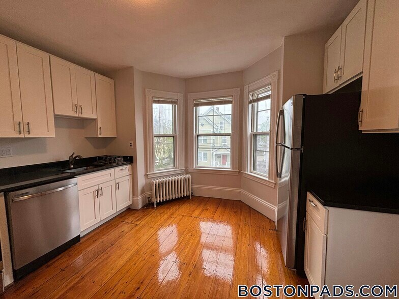 Building Photo - 141 Brown St