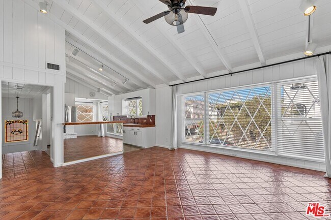 Building Photo - 112 Fleet St