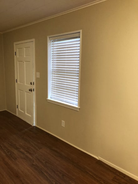 Building Photo - 304 Powers St