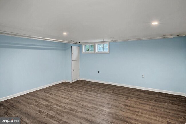 Building Photo - 2061 E Belvedere Ave