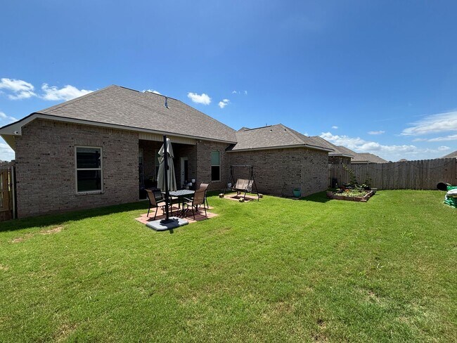 Building Photo - BENTON SCHOOLS WITH COMMUNITY POOL (WILLOW HEIGHTS SUBDIVISION)
