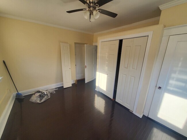 Building Photo - 415 County St