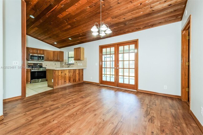 Building Photo - 878 Daffodil Dr