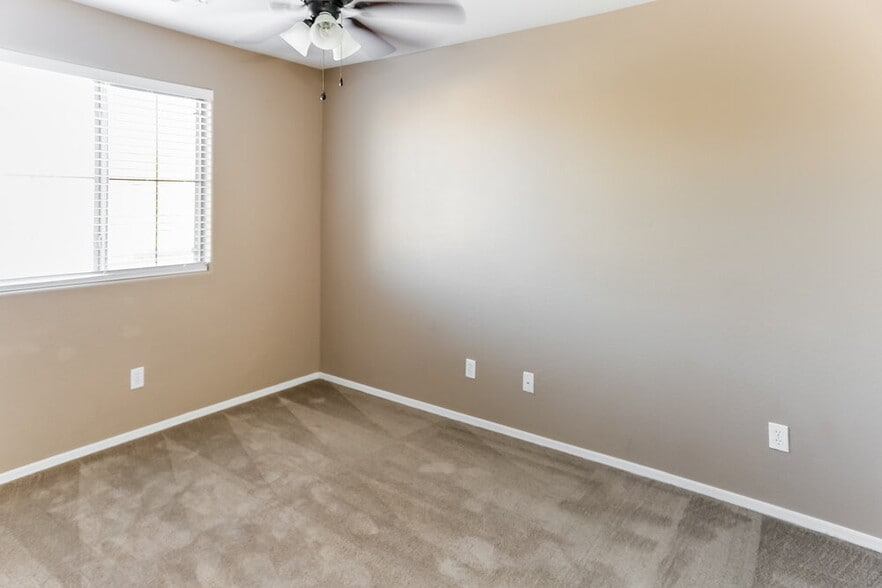 Building Photo - 6830 S 44th Ln