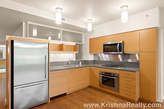 Building Photo - Luxury Downtown Living In The John Ross Building | 1 Bedroom | 1 Bathroom Condo | PDX's SW Water ...