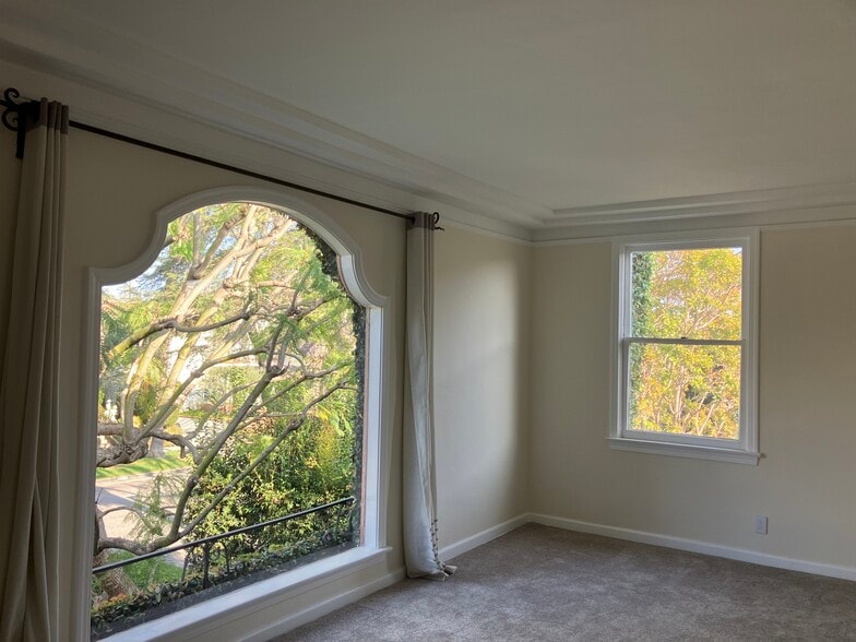 Building Photo - 834 12th St