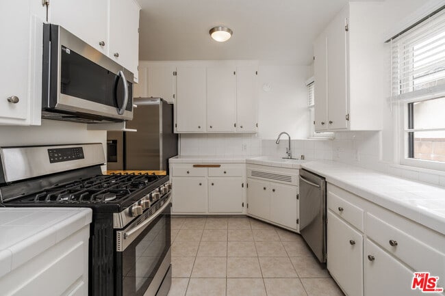 Building Photo - 12800 Stanwood Dr