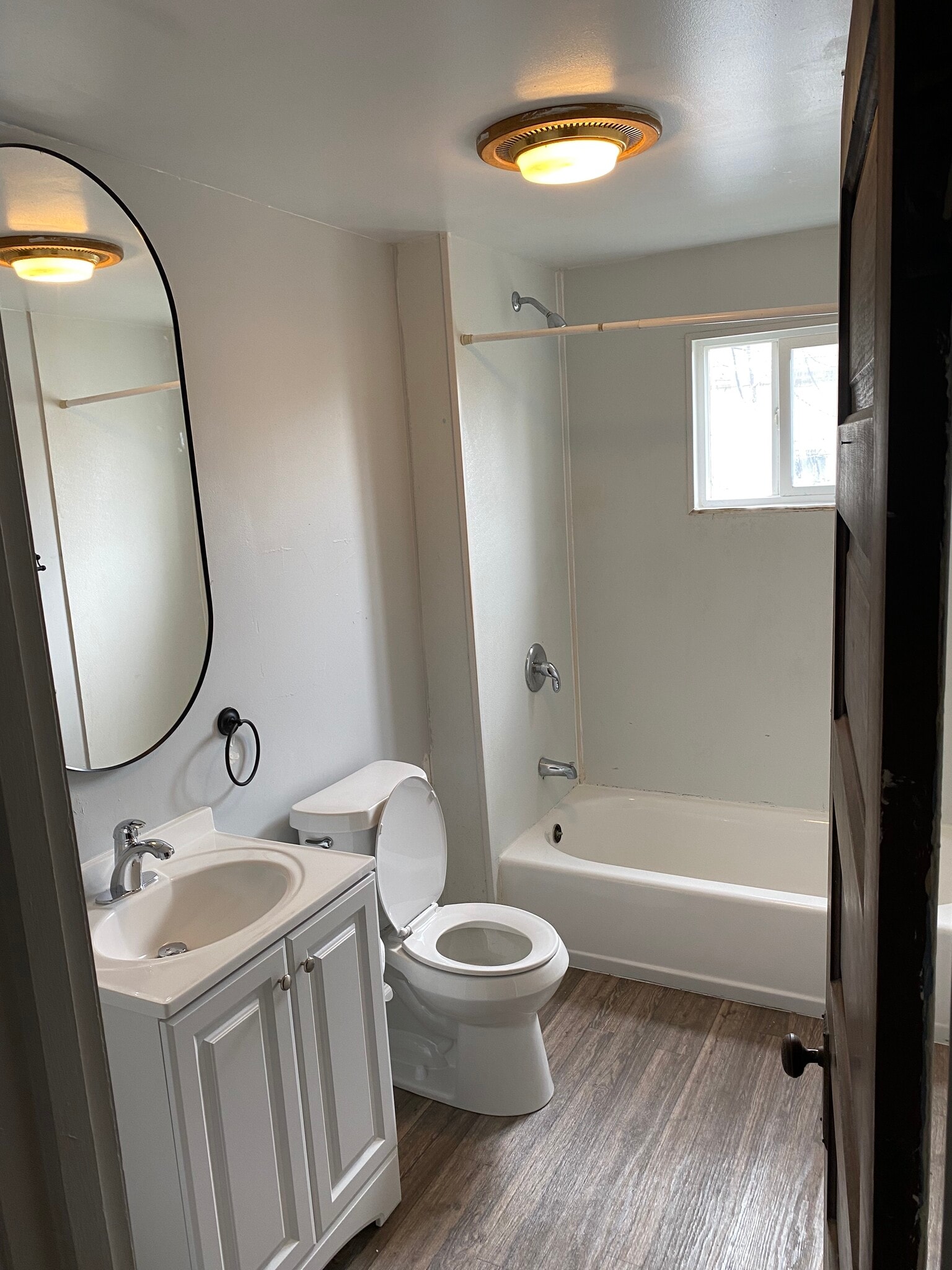 Bathroom - 424 E Maumee St