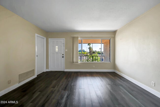 Building Photo - 4701 N 68th St