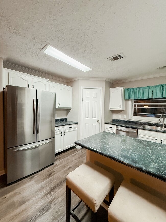 Building Photo - 106 Dolly Dr