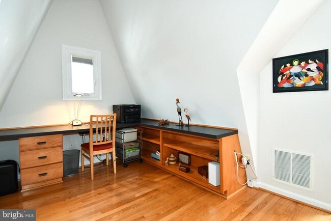 Building Photo - 854 N Liberty St