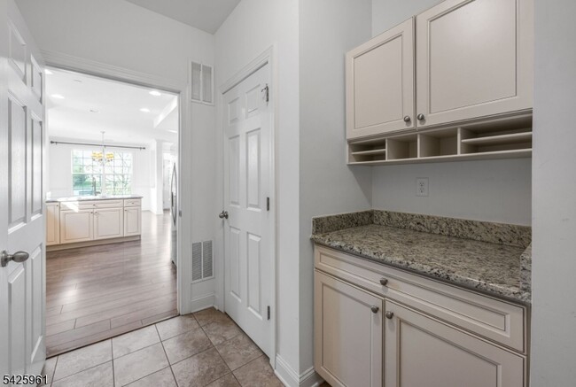 Building Photo - 63 Autumn Way