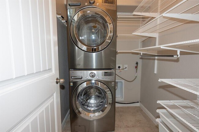 Building Photo - 415 Epiphany Ln