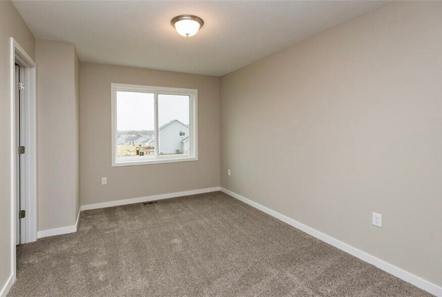 Large bedrooms - 9614 Turnpoint Dr