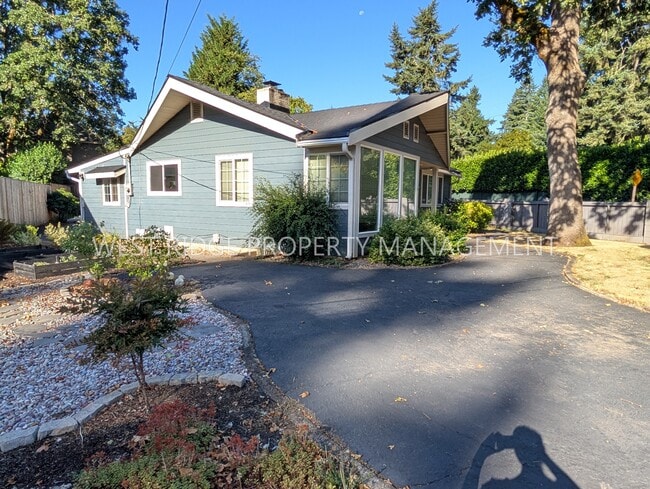 Building Photo - 4884 Lamont Way