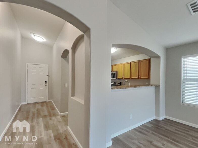 Building Photo - 2922 W Jasper Butte Dr