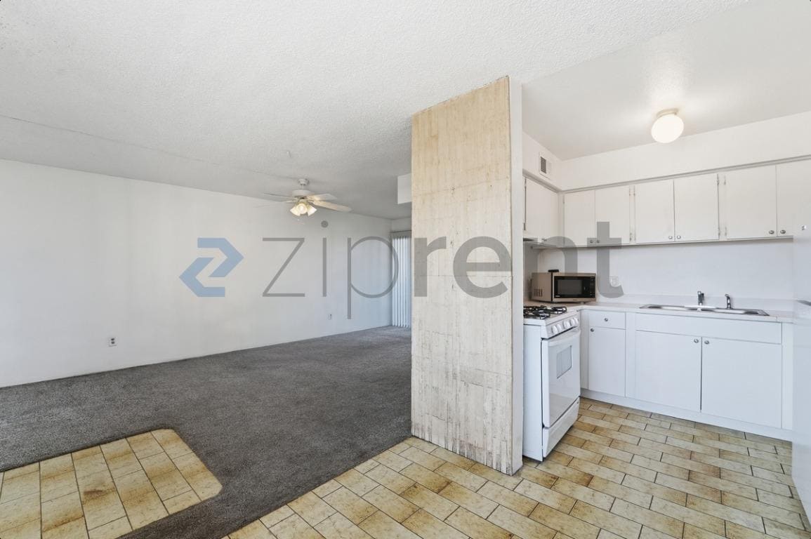 Building Photo - 4950 N Miller Rd