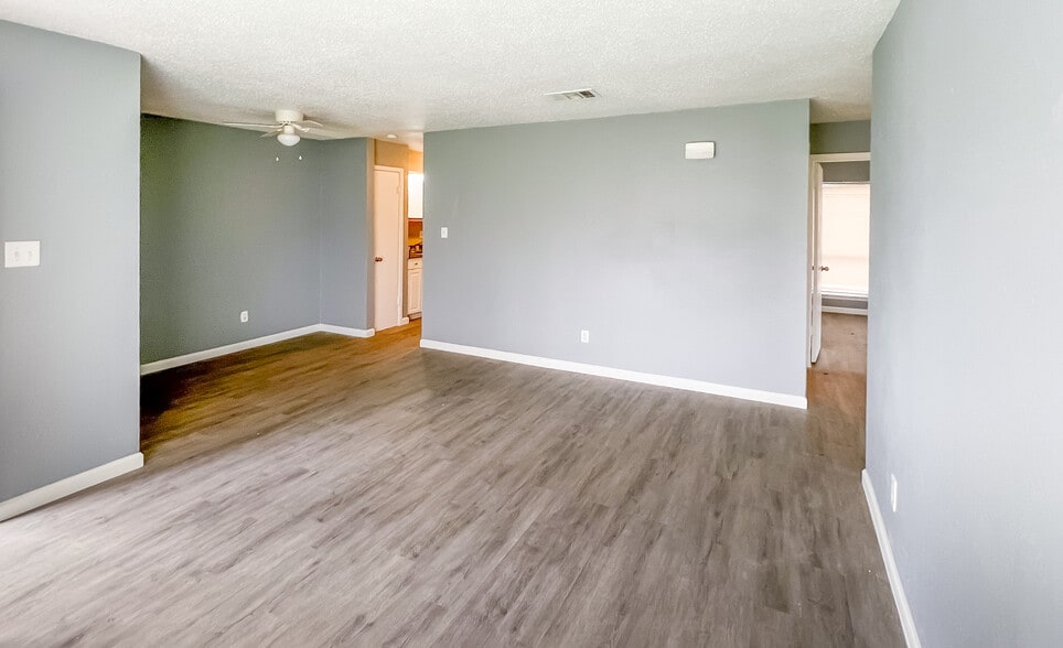 Building Photo - 200 Uhland Rd