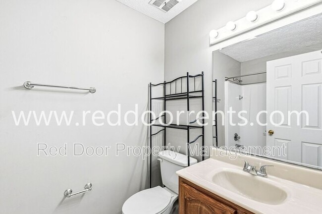 Building Photo - 517 Gibbs St