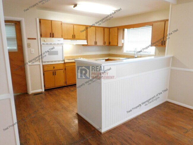 Building Photo - 604 Pineburr Rd