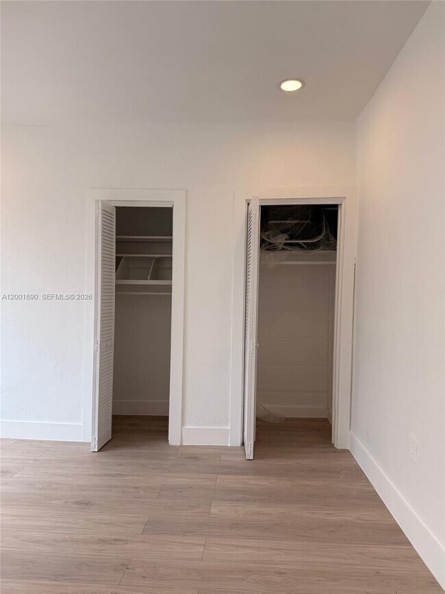 Building Photo - 12906 NE 6th Ave