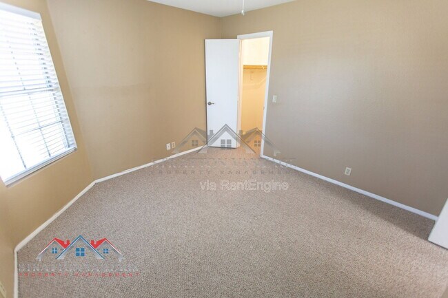 Building Photo - 3950 W Saragosa St