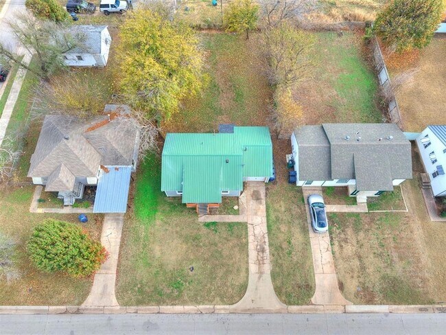 Building Photo - 1338 South Dr