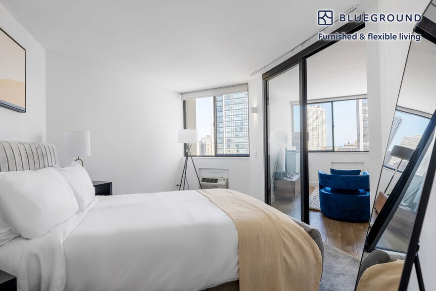 Building Photo - 2625 N Clark St