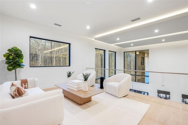 Building Photo - 1736 Cox Rd