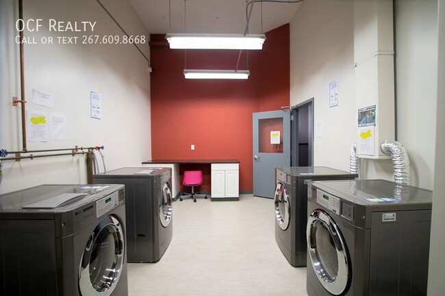 Building Photo - Liberties Lofts Three Bedroom / Two Bathroom