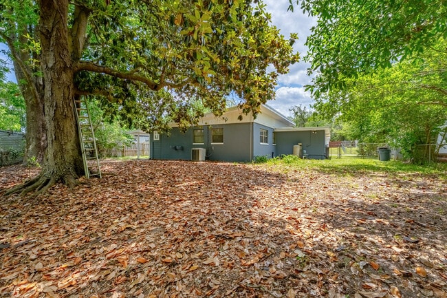Building Photo - 8043 Joffre Dr