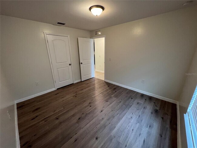 Building Photo - 818 La Salle Ave