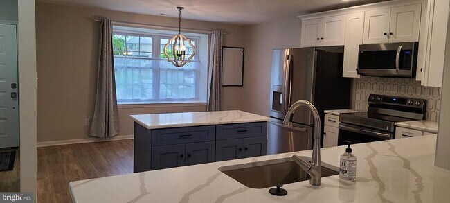 Building Photo - 433 Carmarthen Ct