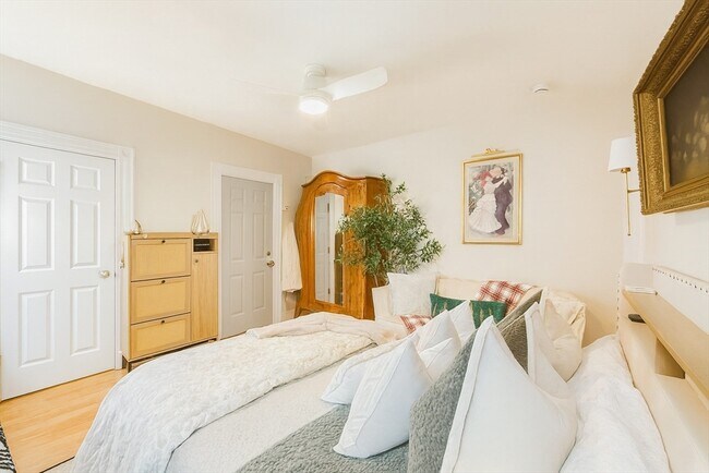 Building Photo - 456 Medford St