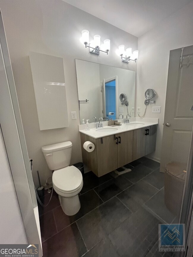 Building Photo - 440 Latta St NE