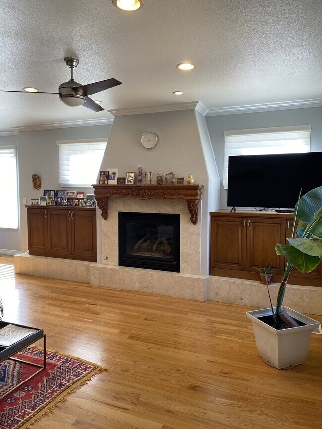 Building Photo - Cherry Creek Executive 3bd/4ba home 3743SF!