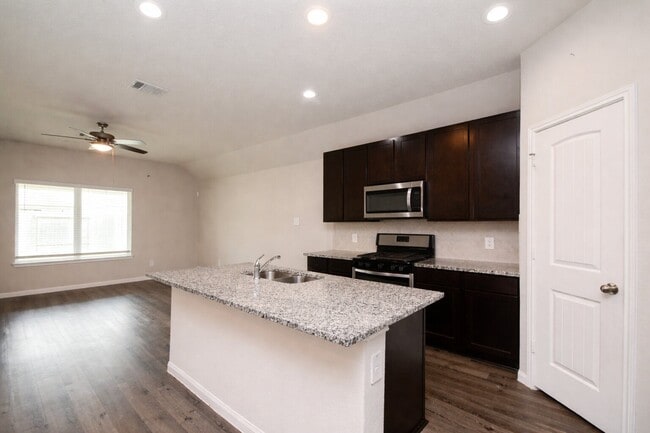 Building Photo - 5614 Brooklyn Rose Dr