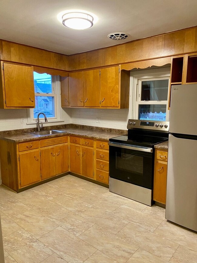 Building Photo - 4701 Lancaster St